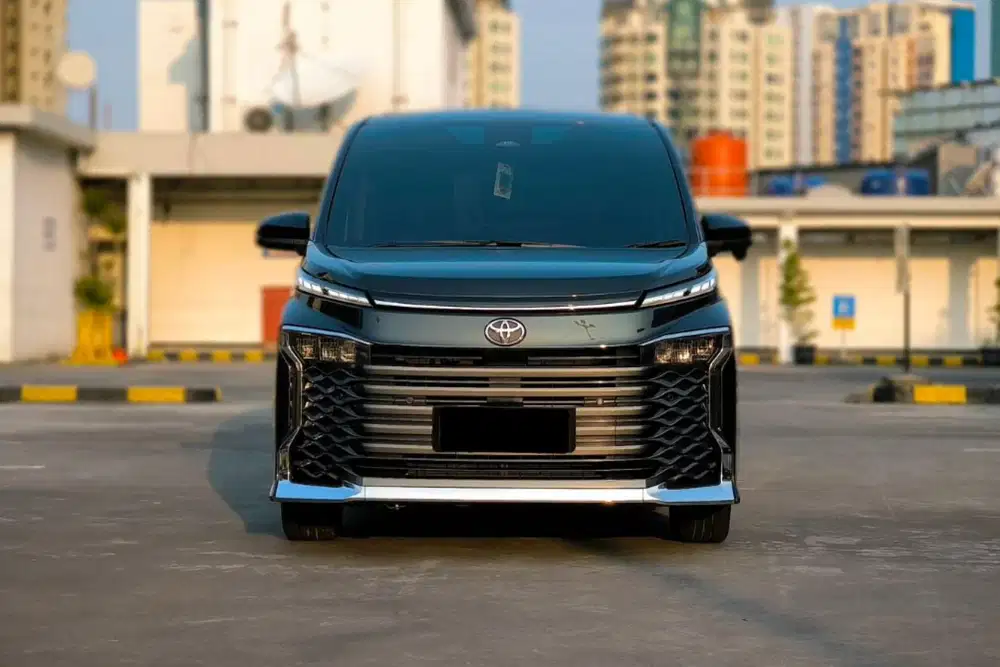 ‼️LOW KM 37 RB‼️
TOYOTA VOXY 2.0 L A/T TH 2022