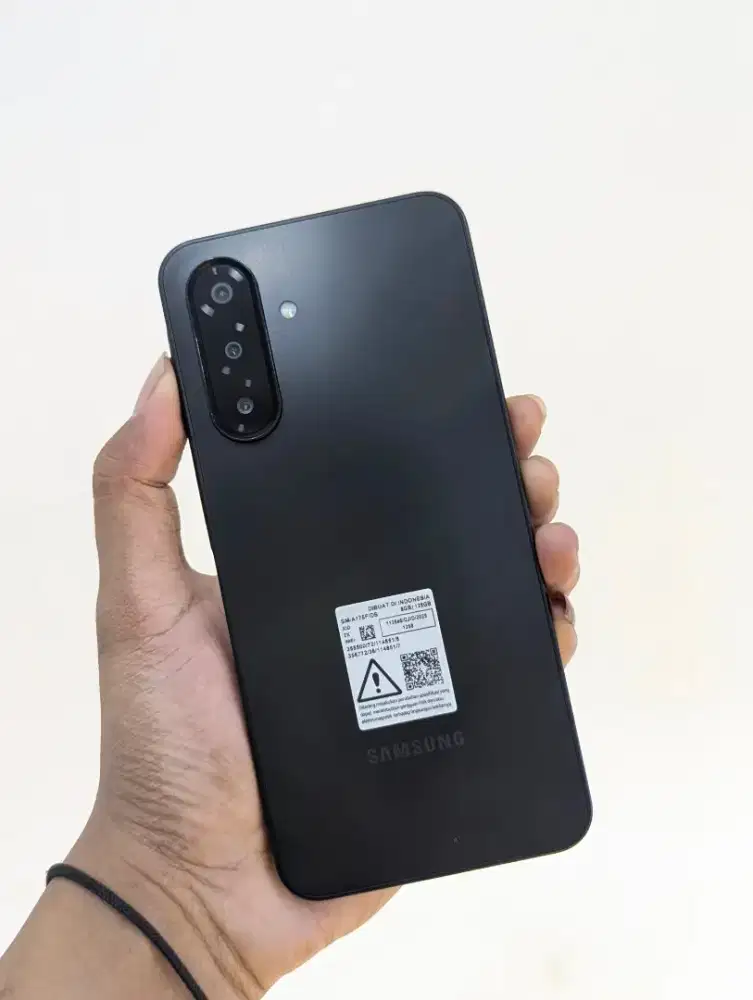 Samsung A17 4G 8/128 Fulset mulus Pemakaian Singkat Garansi on pajang