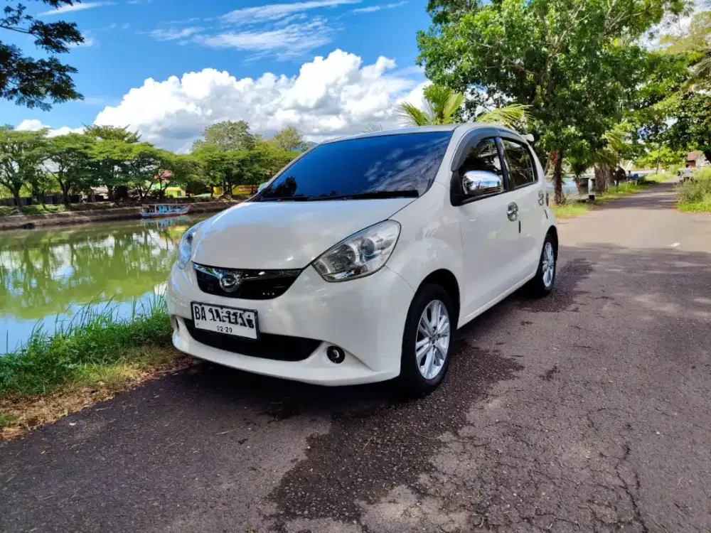 Dijual Mobil Daihatsu Sirion 2014 Putih Mulus Terawat