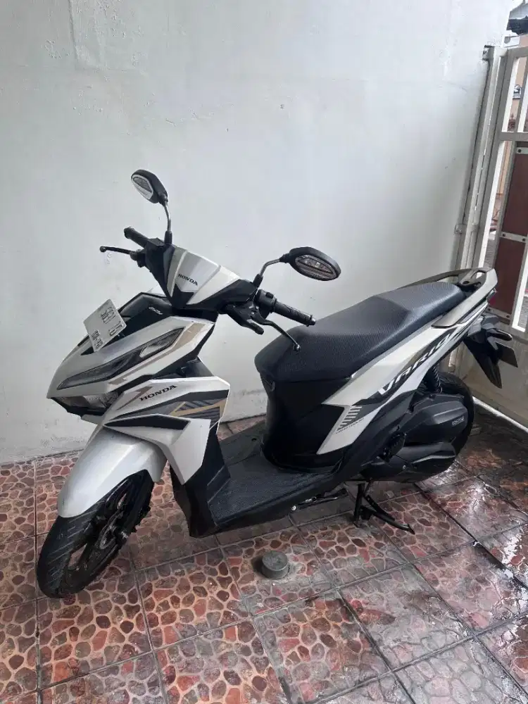 Di jual Vario 125 iss warna putih
