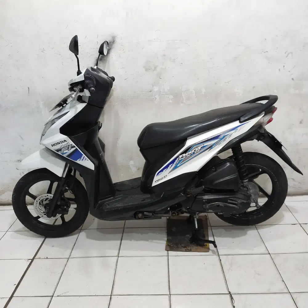 Honda Beat Fi 110 2014 putih Bagus lengkap Mesin Cakep