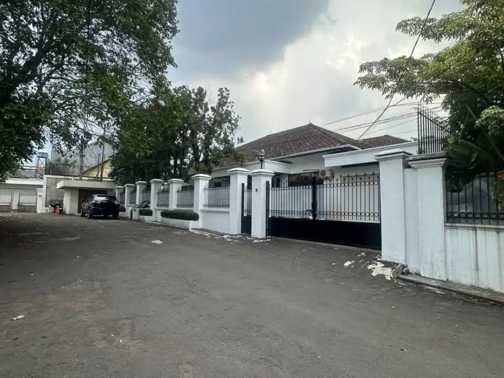 special price 16 milyar nego, rumah lahan luas private pool