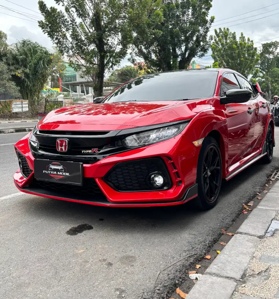 20.000km..! Honda Civic HB 1.5 Turbo E (model Type-R) CVT 2018 Merah