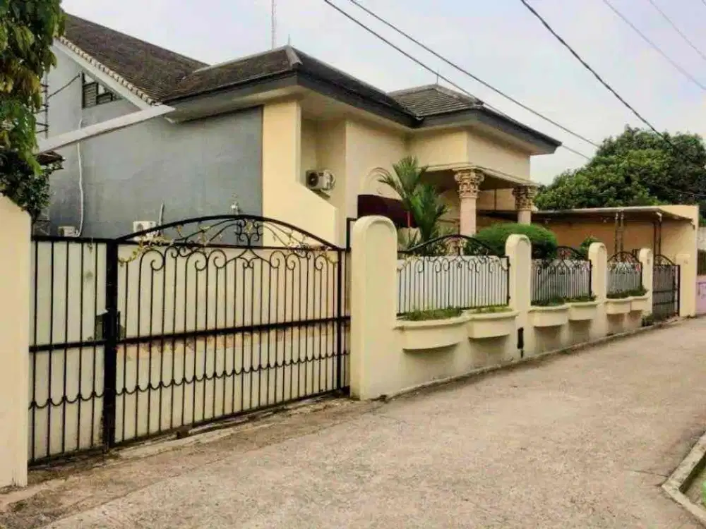 Dijual Cepat Rumah Mewah Klasik di Beji. Dekat Tol Kukusan Beji, Depok.