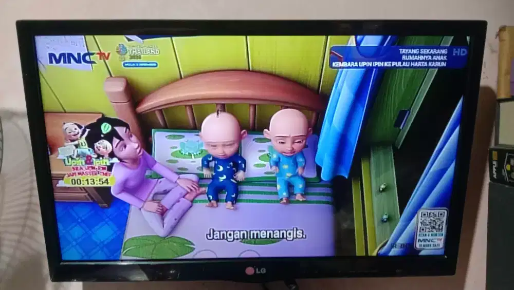 TV LED LG 22 INCHI masih sangat bagus kelengkapan remot&kaki tv