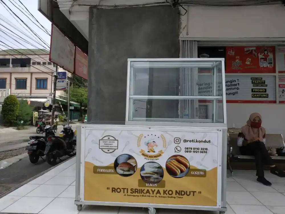 Penjaga Stand Roti Srikaya
