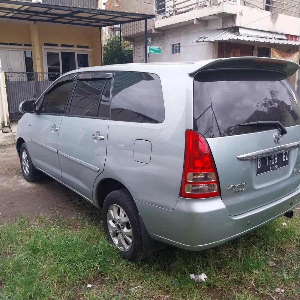 Toyota Kijang Innova 2005 Bensin