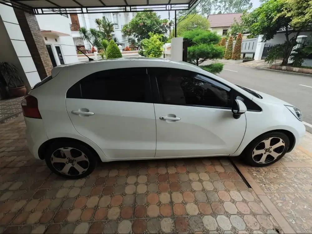 KIA RIO TAHUN 2014 MULUS KM RENDAH
