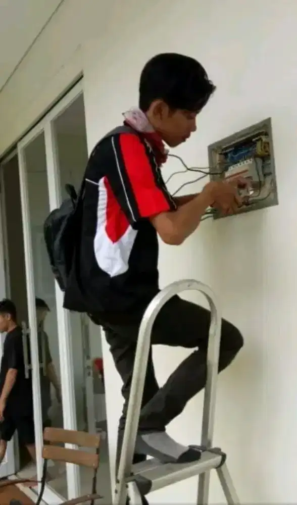 Tukang listrik panggilan 24 jam