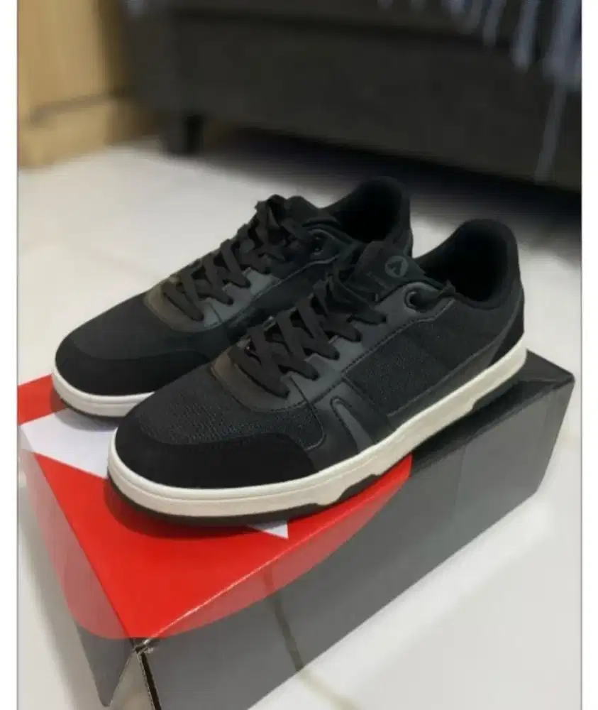 SEPATU SNEAKERS AIRWALK HITAM UK 41 PRELOVED