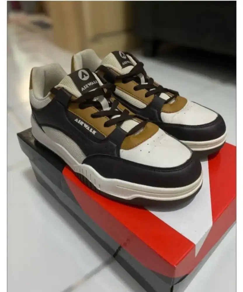 SEPATU SNEAKERS KREM AIRWALK UK 41 PRELOVES