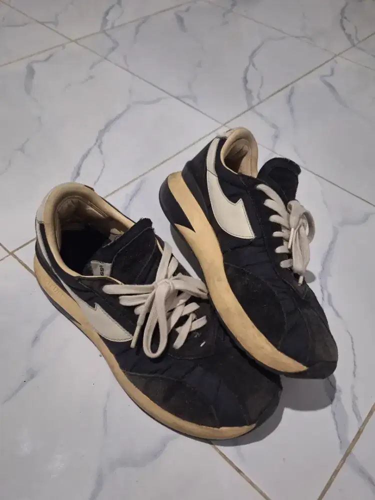 Compass Velocity Black-White