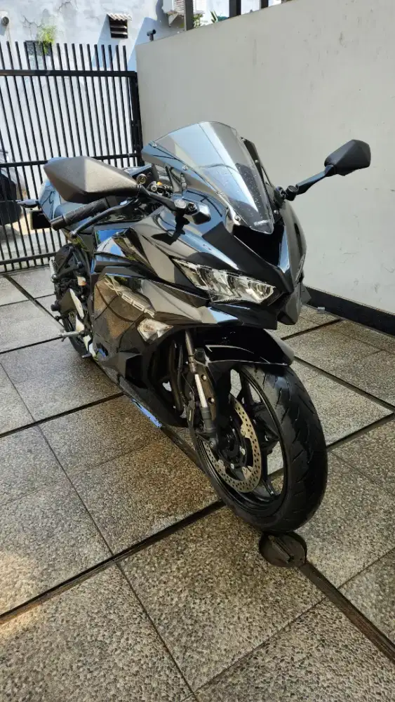 Kawasaki Ninja ZX25R 2022, Low KM, Quick Shifter