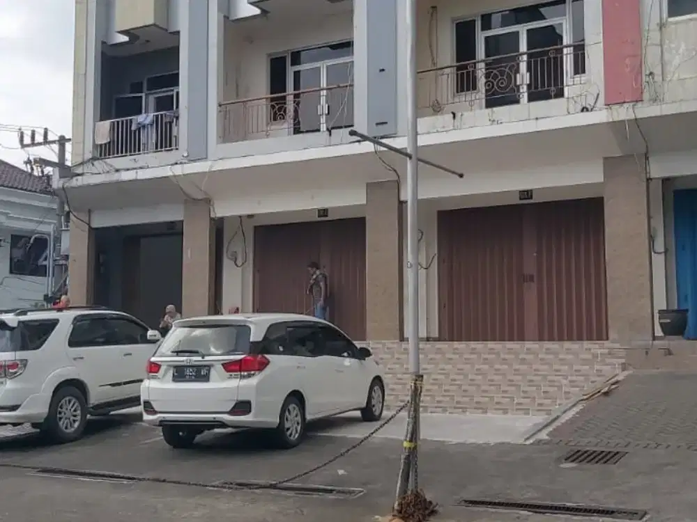 ruko mayjend sungkono dekat hotel shangrila