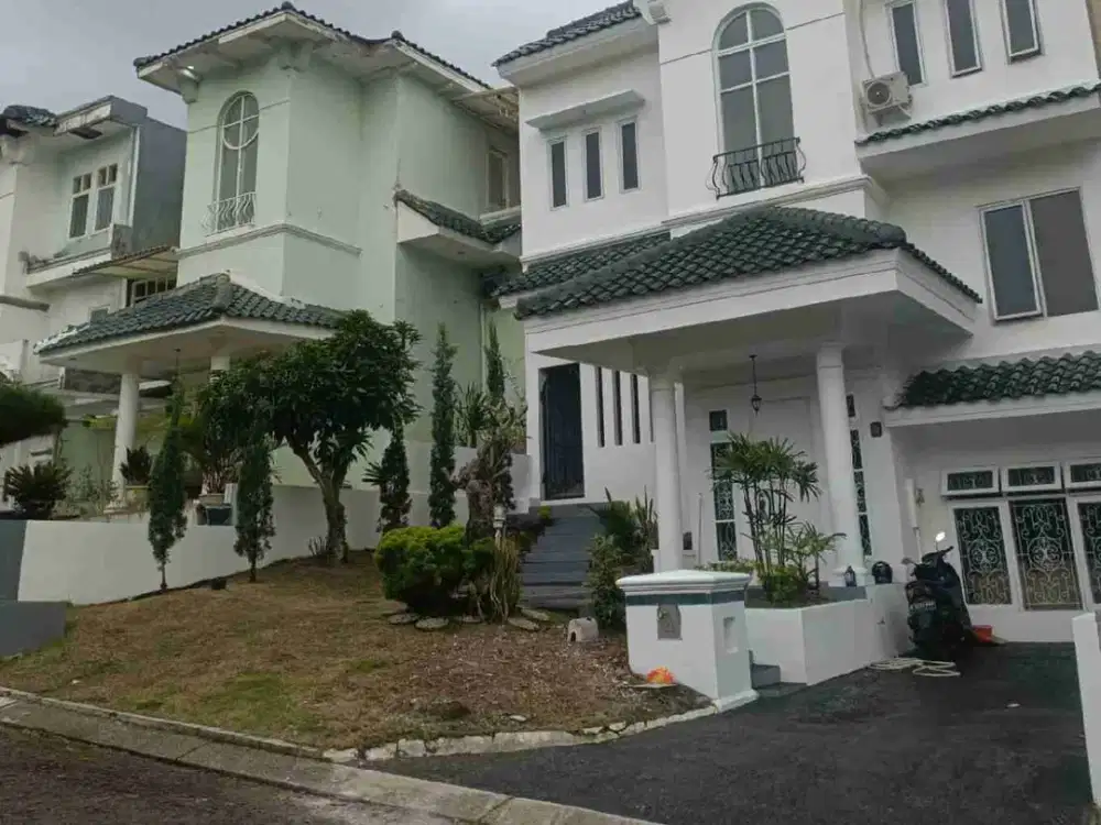 Rumah 3 lantai Siap Huni di Cluster Bukit Golf Hijau Sentul City Bogor