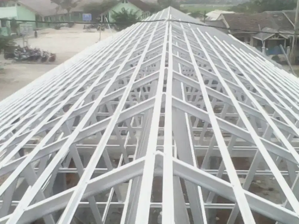 Pasangan atap baja ringan