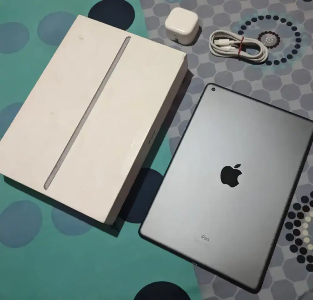 Ipad Gen 7 128 GB Wifi Only Fullsett ex inter  Mulus