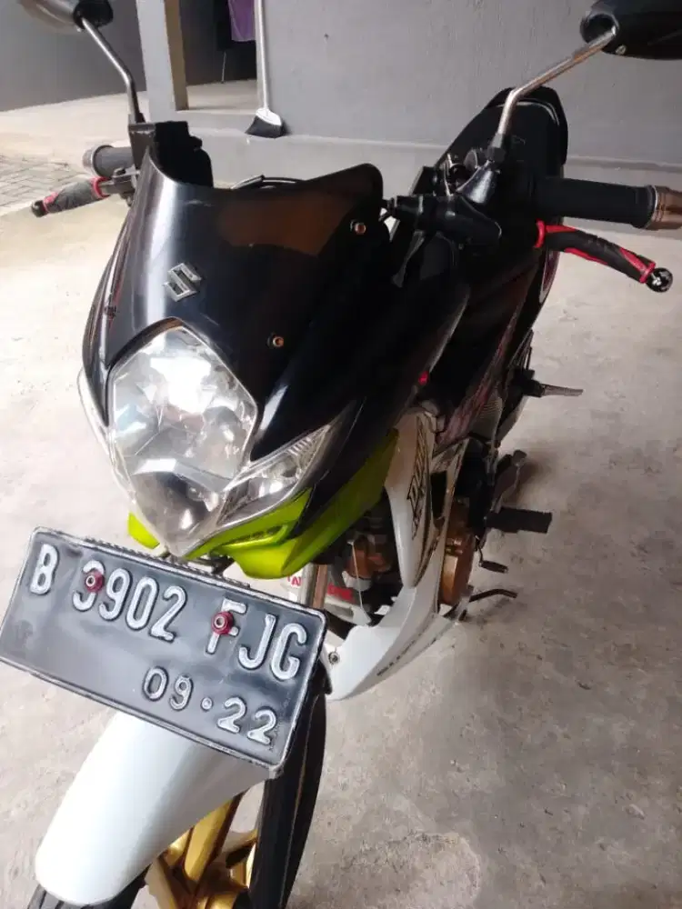 Jual suzuki satria fu tahun 2012 putih abu abu