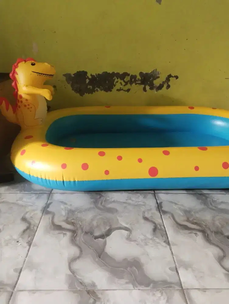 Kolam mini air mancur