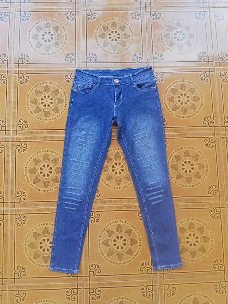 Celana Panjang Jeans Blue Wash Ripped No Tembus Brand Channel
