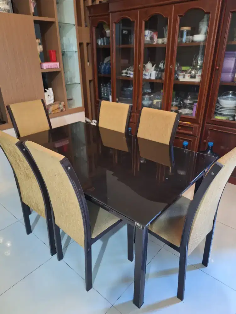 MEJA MAKAN LENGKAP DENGAN KURSI