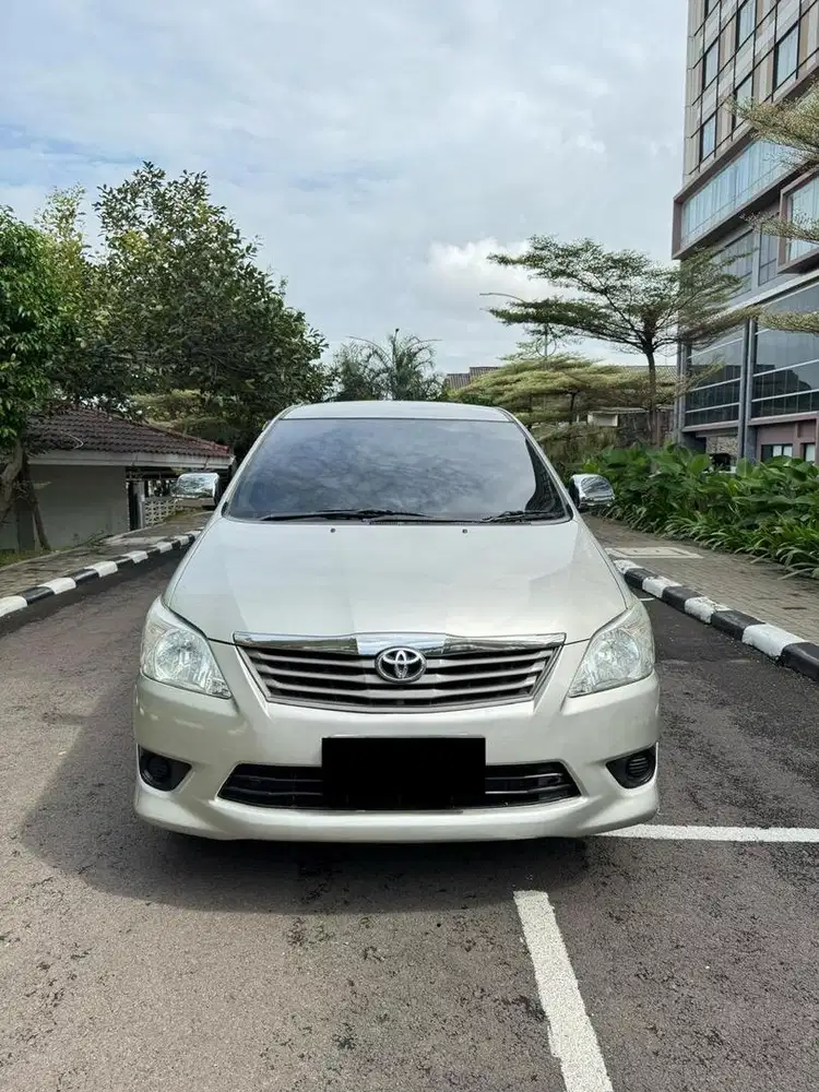 Toyota Innova E 2013