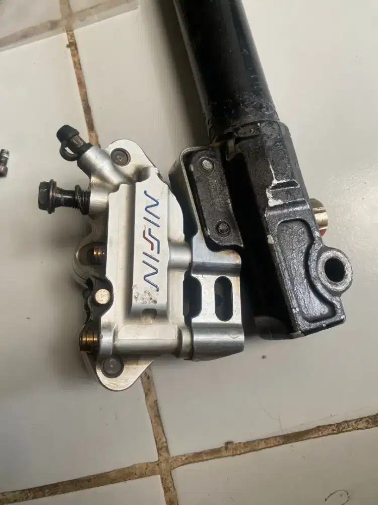 Rem Depan Nissin Motor 1 Set