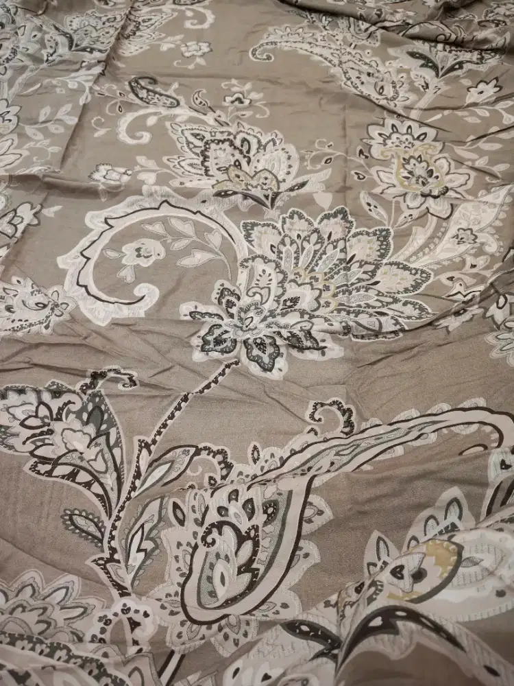 Sprei bahan katun bukan microfiber ya