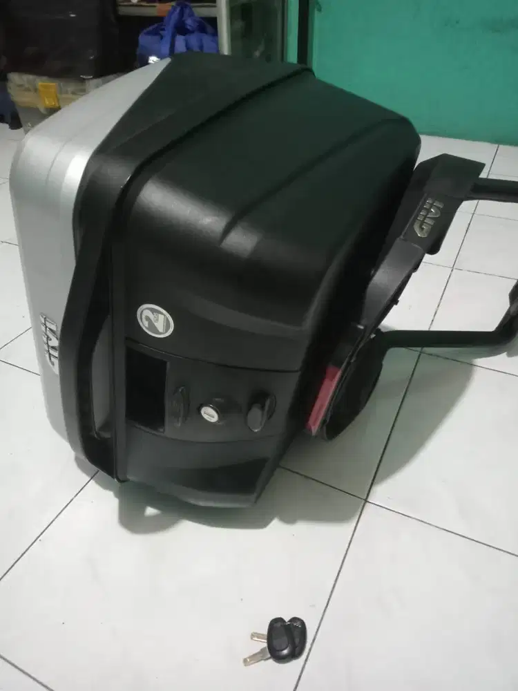 BOX GIVI DAN BRACKET ORIGINAL XSR 155 MULUS 90 PERSEN