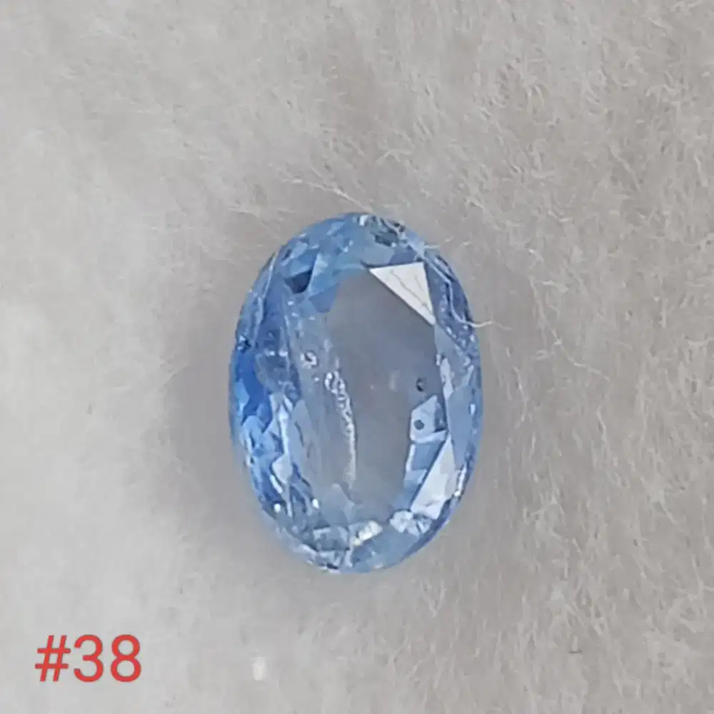 Batu permata natural light blue sapphire Sri Lanka. Gem id card IGS