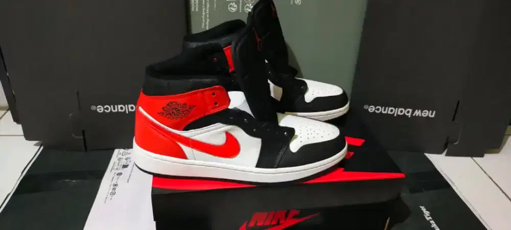 Air Jordan 1 Mid Shattered Backboard