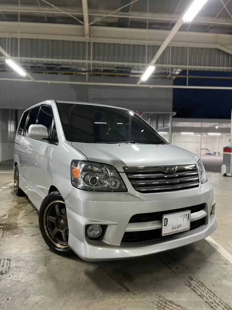 Toyota Noah Type S CBU 2005