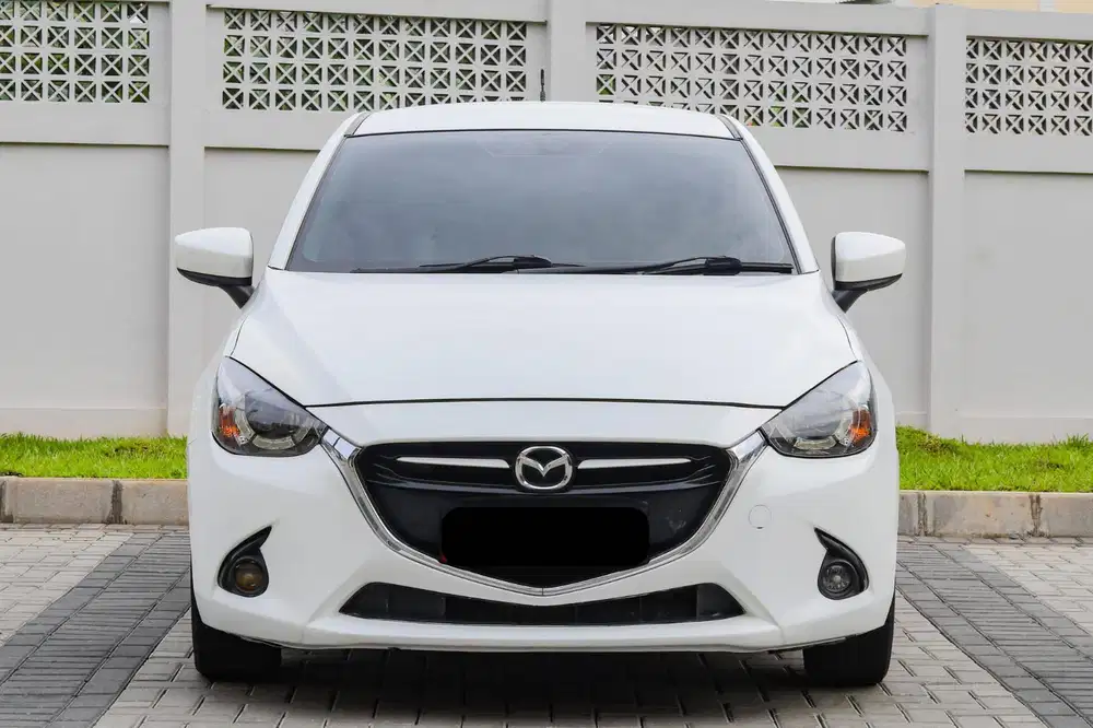 MAZDA 2 R 1.5 AT skyactiv 2012 PUTIH BERGARANSI