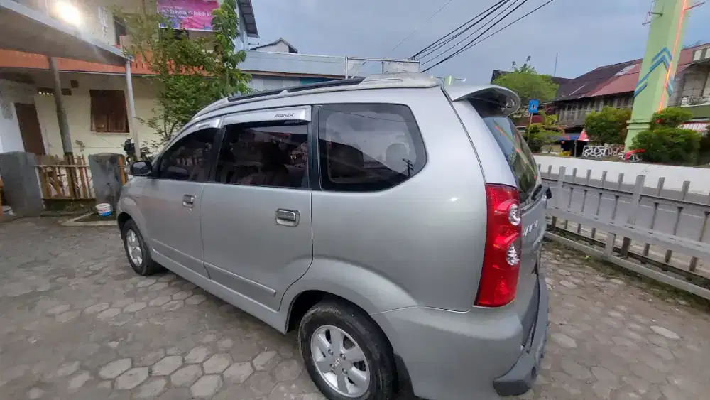 DIJUAL AVANZA 2011