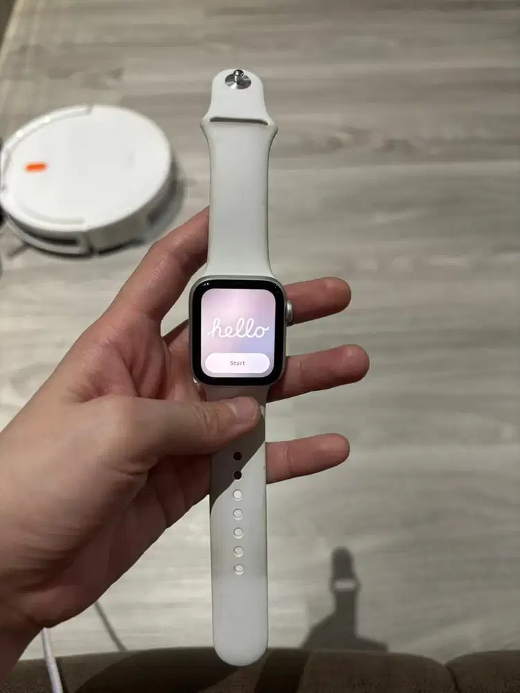 Apple Watch SE 40mm A2351 (Cellular) – White – 32GB