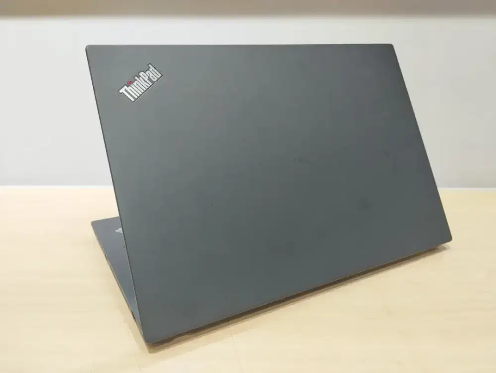 Laptop Lenovo thinkpad t490 Core i5 Gen 8 Ram 8gb storage 256gb