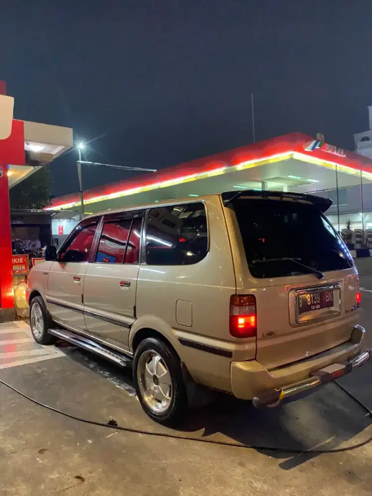 toyota kijang Lgx 2.0 efi A/T th 2001 beige champaigne interior ori