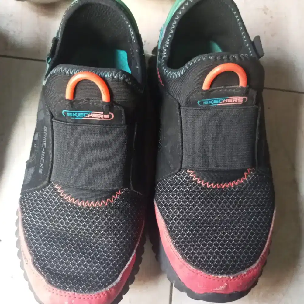 PRELOVED SEPATU SKECHERS