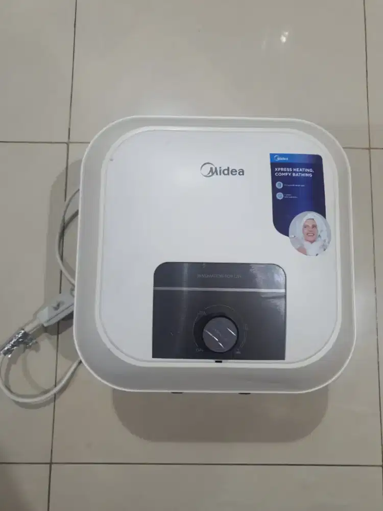 Water Heater Midea Pemanas Air elektrik 15L model D15-02VD1 like new