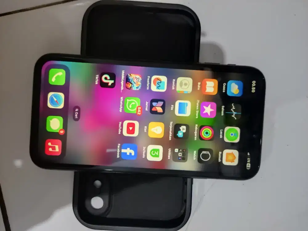 iPhone xr 64gb xl,axis, tri only