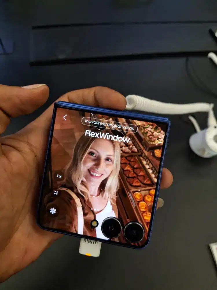 SAMSUNG Z FLIP 7 DISKON 3 JUTA BUNDLE WATCH FIT3, CHARGER DAN SPEAKER