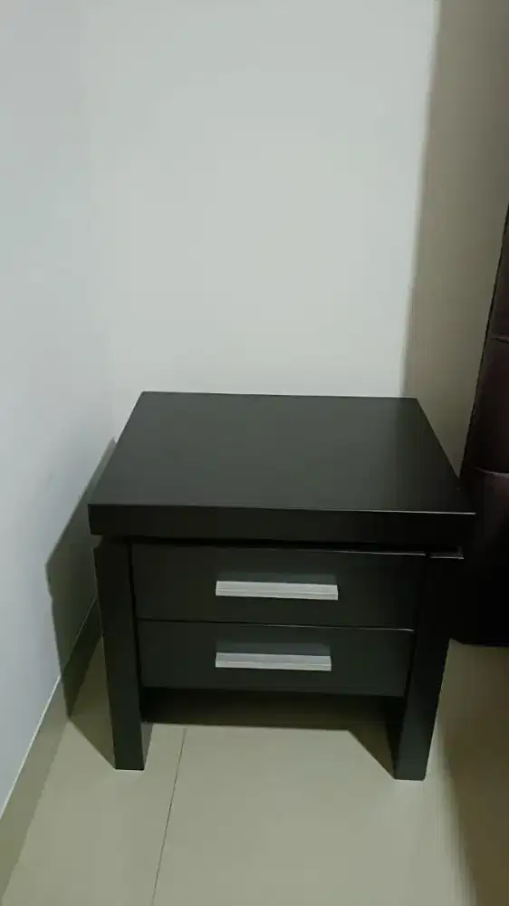 Nakas 1 pasang persis sama [ 2 nakas]