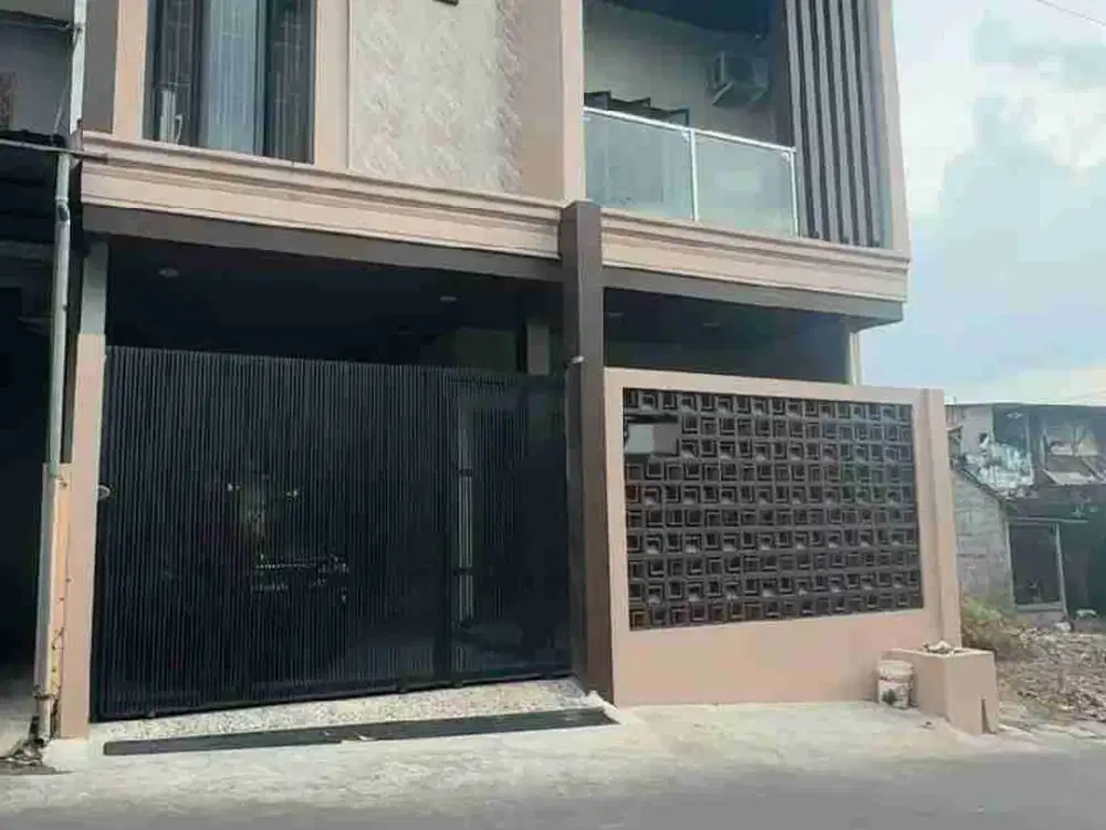 RUMAH 3 LANTAI DI JL DADAPAN RAYA SENDANGMULYO TEMBALANG SEMARANG