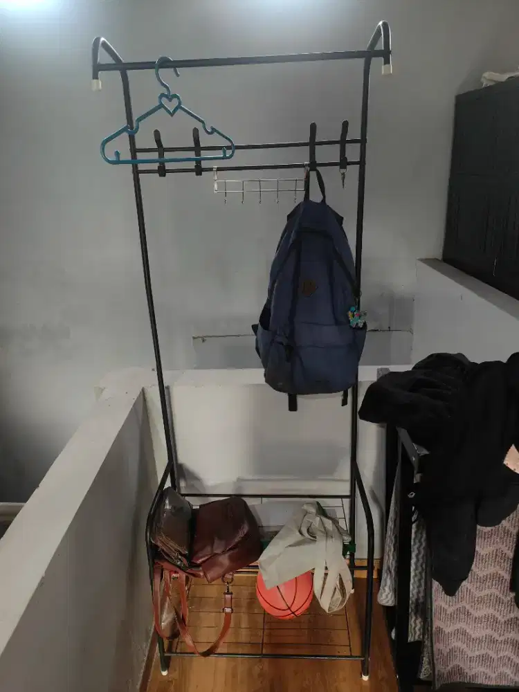 dijual rugi gantungan baju untuk anak kos