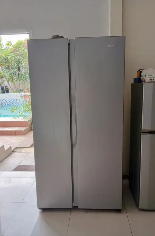 Kulkas side by side Hisense