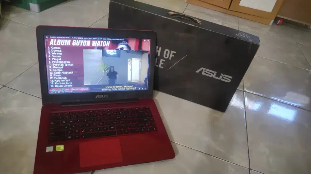 Asus i5 6200U Dual Vga invidia 2 Gb Ram 8 Gb SSD 128 Gb Normal Lancar
