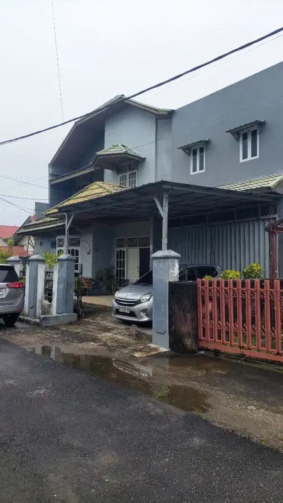 Dijual Rumah Besar Strategis dan Harga Menarik