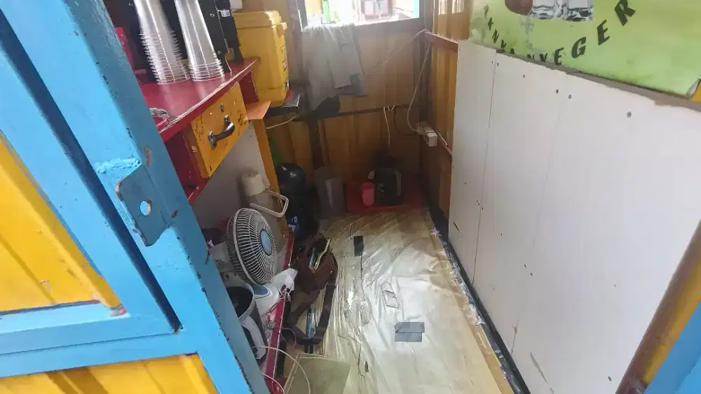 Dijual cepat kontainer bekas ukuran 175*150 beserta meja