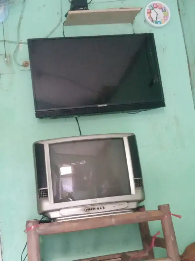 Tv led dan tabung