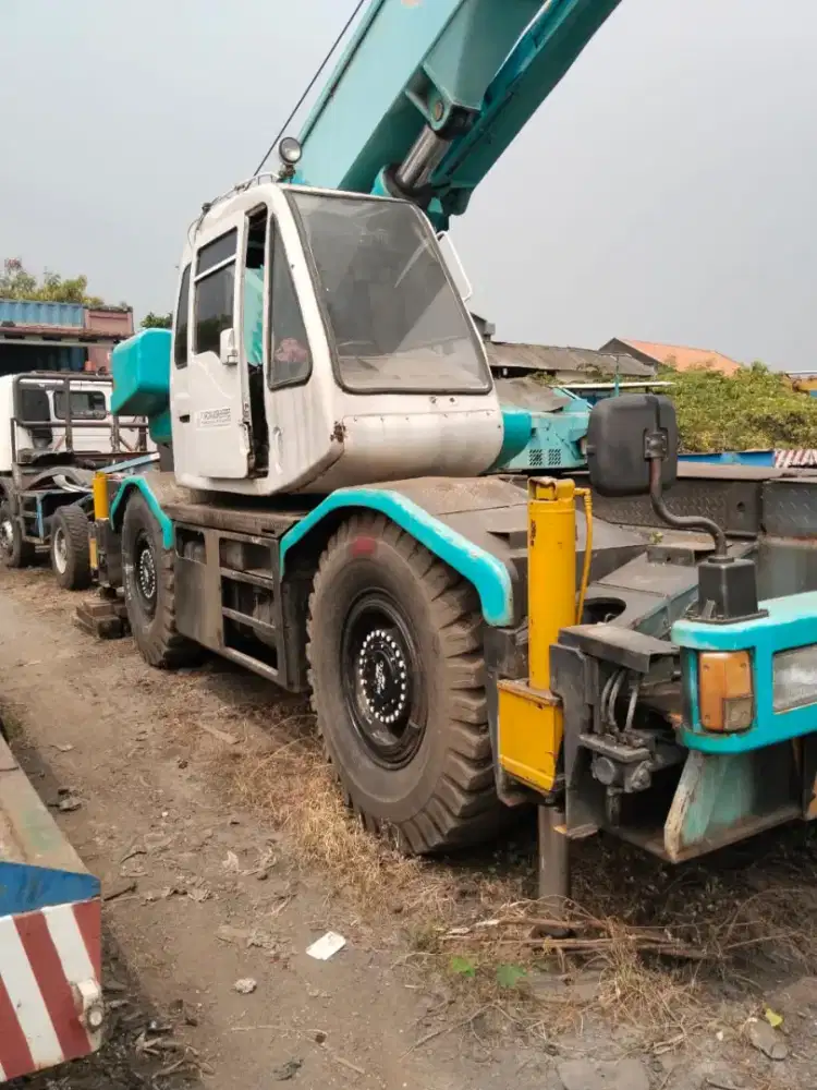 Raughterain crane 25 ton tahun 2010